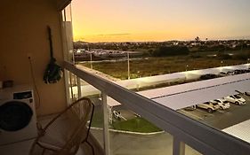 Apartamento aconchegante com piscina à 4km da Praia de Aruana
